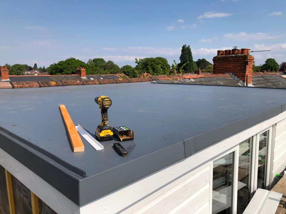 Flat roof installation with tools